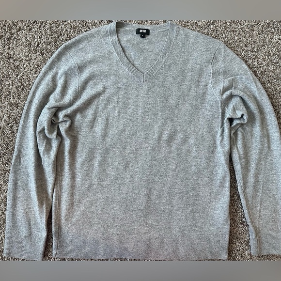 UNIQLO wool and silk V-neck sweater, size M, light grey - Picture 1 of 8